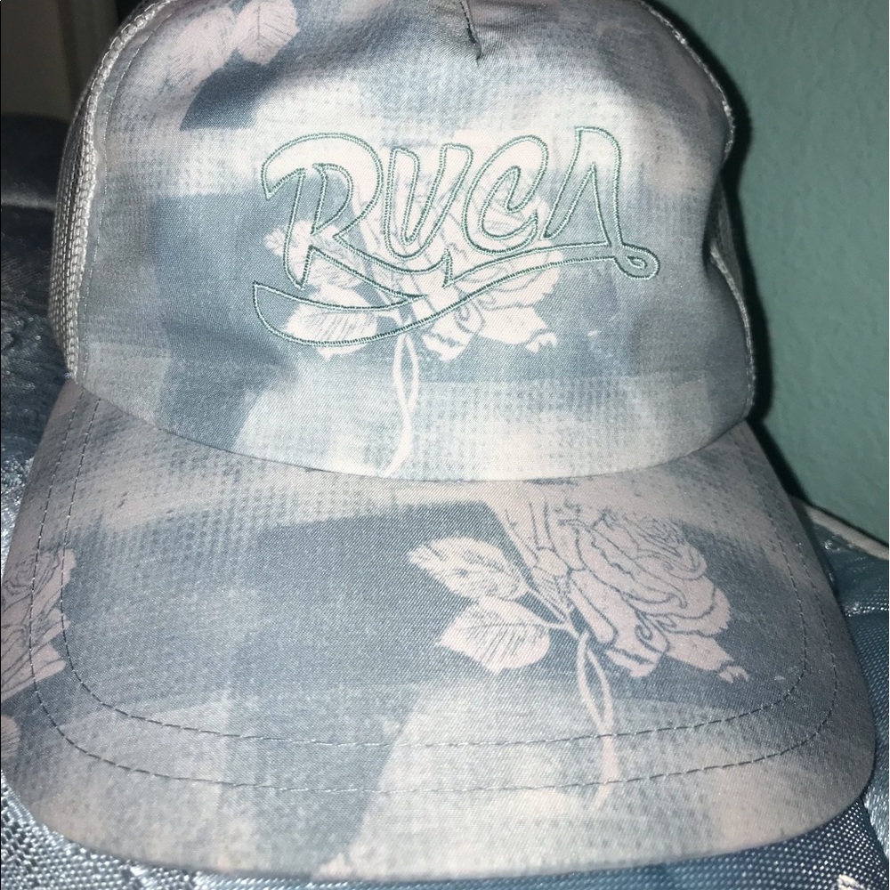 RVCA TRUCKER HAT
